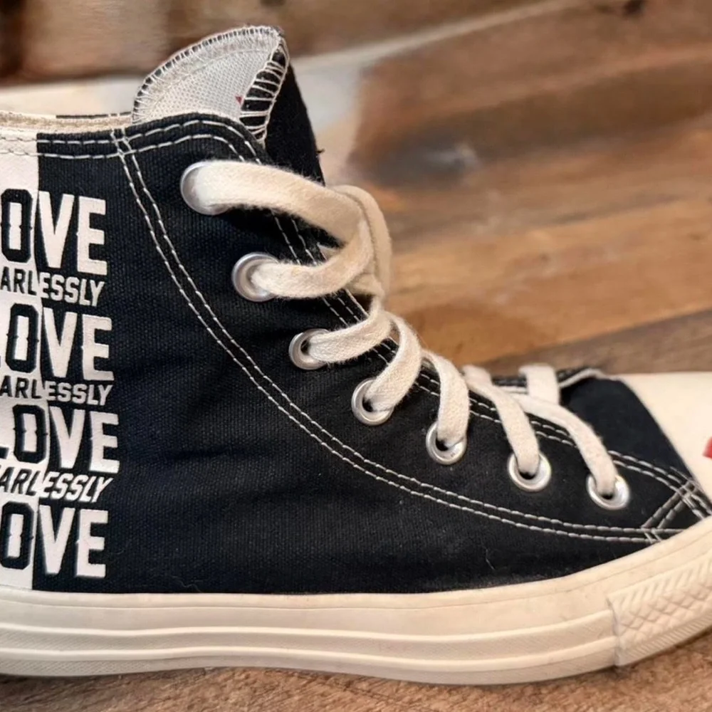 Chuck Taylor High top Converse Love Yourself first size 7 - Picture 5 of 8